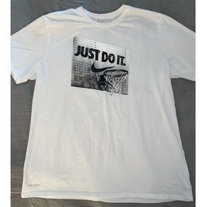 MEN’S Nike Tee